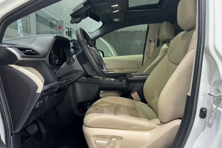 Used Toyota Granvia 2023 2.5L Hybrid Prestige VIP Edition Interior 7