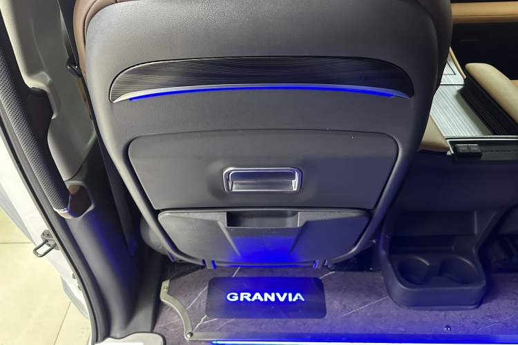 Used Toyota Granvia 2023 2.5L Hybrid Comfort Edition Interior 7