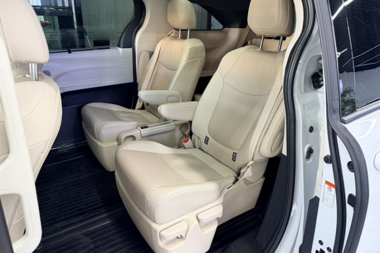 Used Toyota Granvia 2023 2.5L Hybrid Prestige PLUS Edition Interior 8