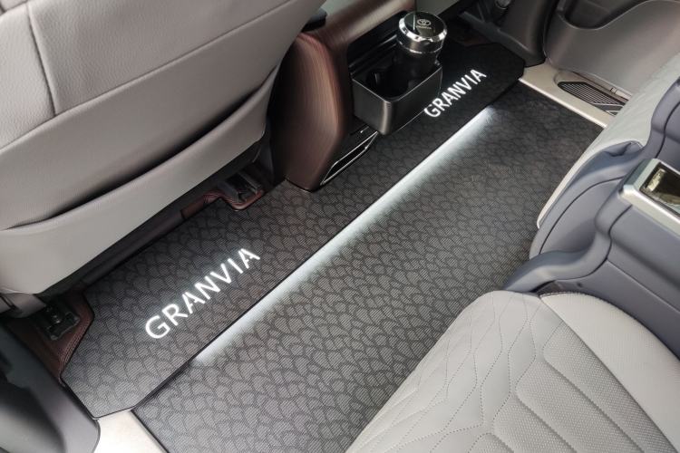 Used Toyota Granvia 2023 2.5L Hybrid Comfort Edition Interior 8