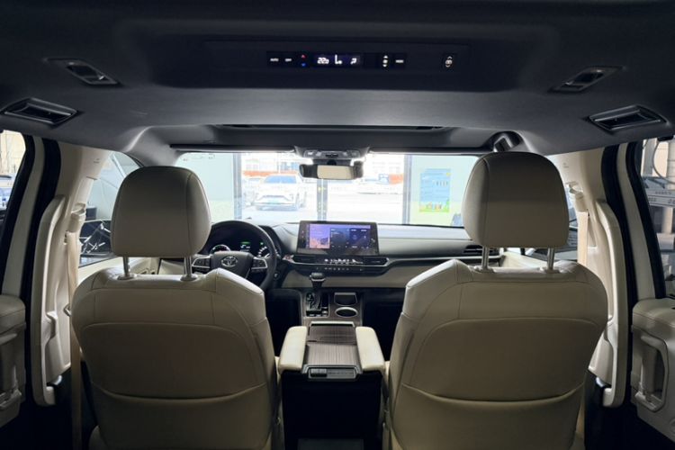 Used Toyota Granvia 2023 2.5L Hybrid Prestige PLUS Edition Interior 9
