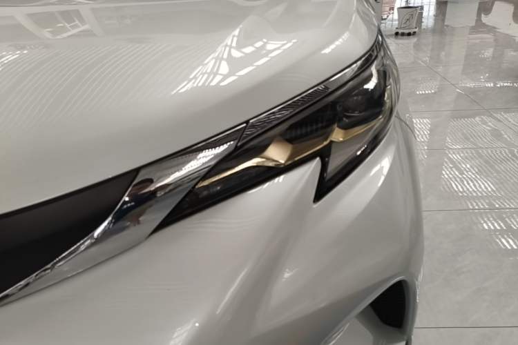 Used Toyota Granvia 2023 2.5L Hybrid Comfort Edition Left Front Headlight