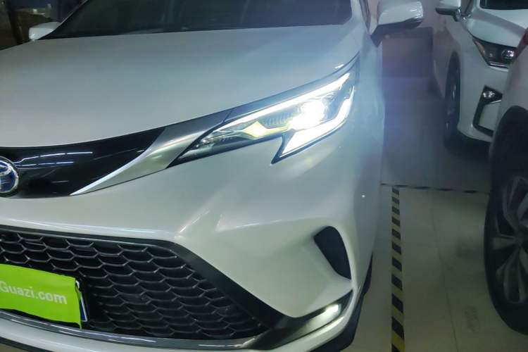 Used Toyota Granvia 2023 2.5L Hybrid Luxury Edition Left Front Headlight
