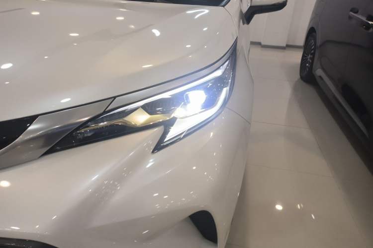Used Toyota Granvia 2023 2.5L Hybrid Luxury Edition Left Front Headlight