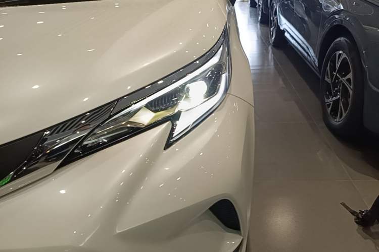 Used Toyota Granvia 2023 2.5L Hybrid Comfort Edition Left Front Headlight