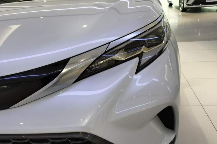 Used Toyota Granvia 2023 2.5L Hybrid Luxury Edition Left Front Headlight