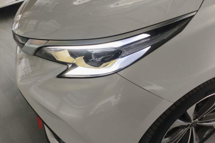 Used Toyota Granvia 2023 2.5L Hybrid Prestige PLUS Edition Left Front Headlight
