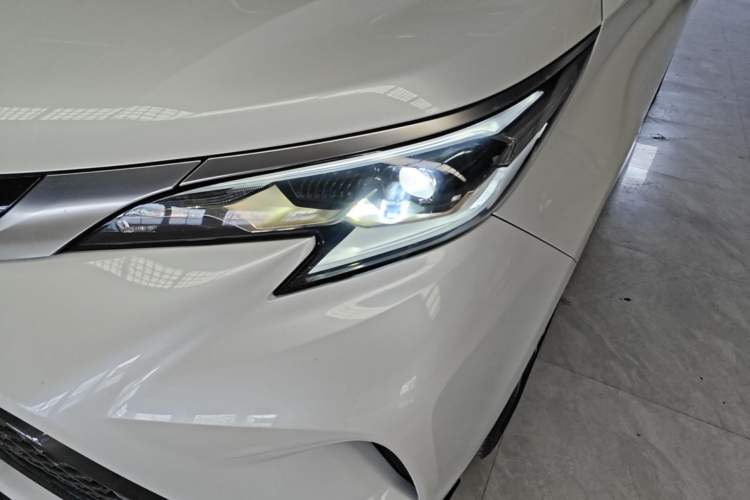 Used Toyota Granvia 2023 2.5L Hybrid Prestige PLUS Edition Left Front Headlight