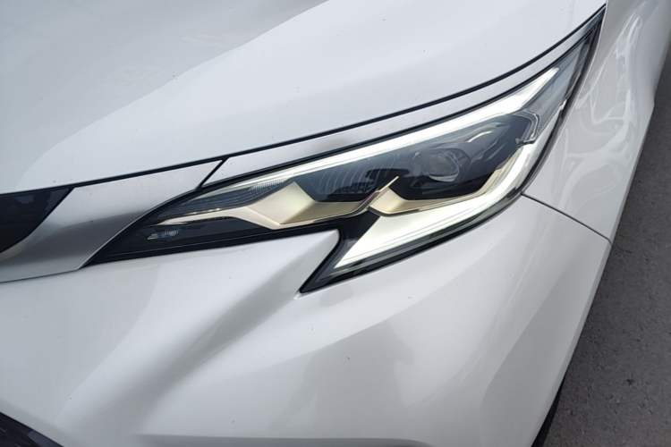 Used Toyota Granvia 2023 2.5L Hybrid Prestige PLUS Edition Left Front Headlight