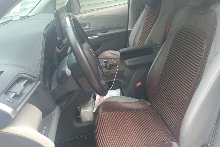 Used Toyota Granvia 2023 2.5L Hybrid Comfort Edition Left Front Seat