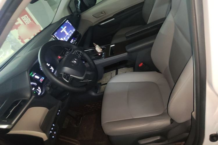Used Toyota Granvia 2023 2.5L Hybrid Luxury Edition Left Front Seat