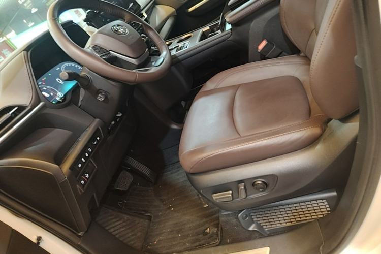 Used Toyota Granvia 2023 2.5L Hybrid Flagship VIP Edition Left Front Seat