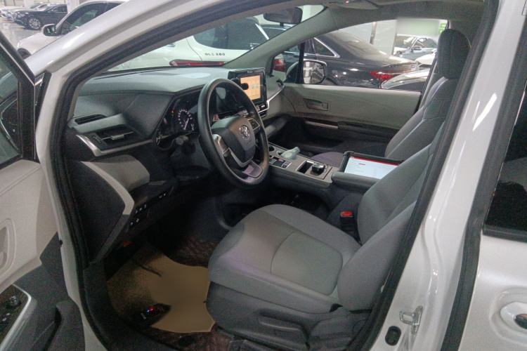 Used Toyota Granvia 2023 2.5L Hybrid Comfort Edition Left Front Seat