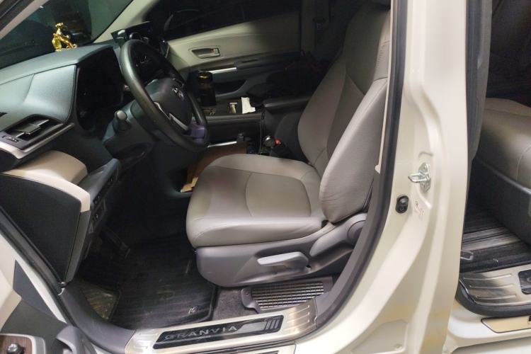 Used Toyota Granvia 2023 2.5L Hybrid Luxury Edition Left Front Seat