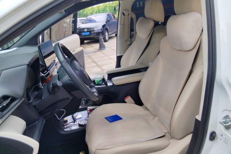 Used Toyota Granvia 2023 2.5L Hybrid Prestige PLUS Edition Left Front Seat