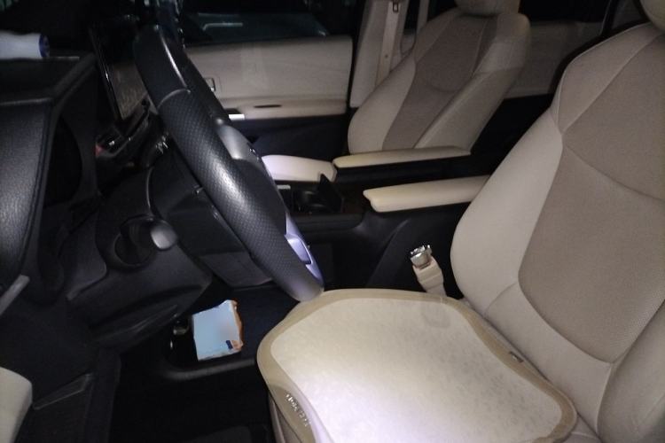 Used Toyota Granvia 2023 2.5L Hybrid Prestige PLUS Edition Left Front Seat