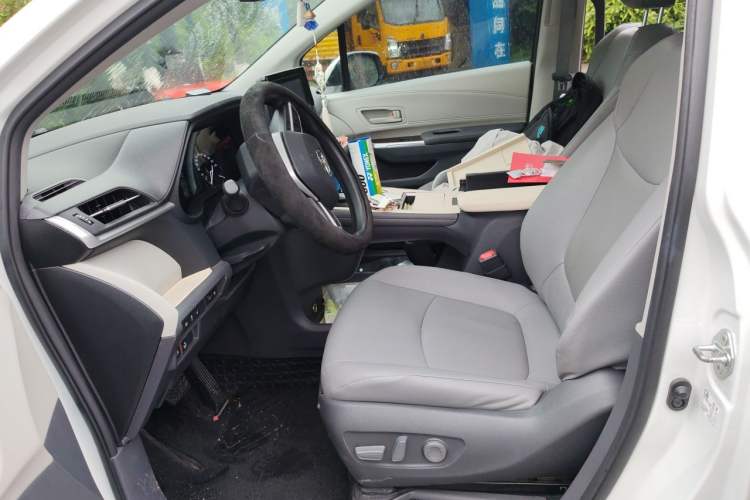 Used Toyota Granvia 2023 2.5L Hybrid Comfort Edition Left Front Seat