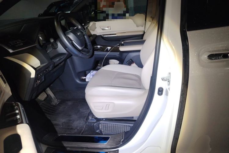 Used Toyota Granvia 2023 2.5L Hybrid Prestige PLUS Edition Left Front Seat