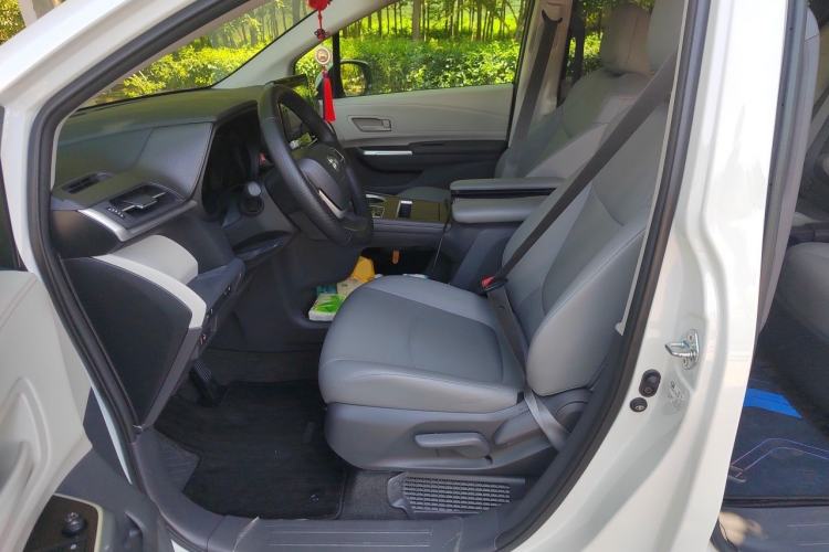 Used Toyota Granvia 2023 2.5L Hybrid Luxury Edition Left Front Seat