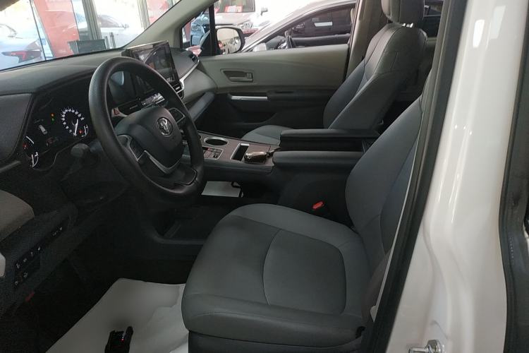 Used Toyota Granvia 2023 2.5L Hybrid Luxury Edition Left Front Seat