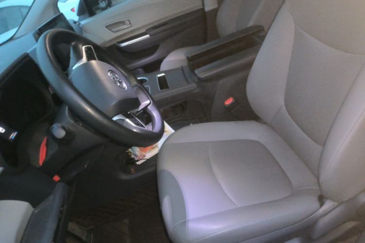 Used Toyota Granvia 2023 2.5L Hybrid Luxury Edition Left Front Seat