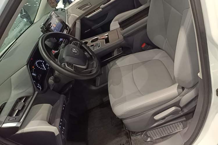 Used Toyota Granvia 2023 2.5L Hybrid Comfort Edition Left Front Seat