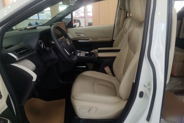 Used Toyota Granvia 2023 2.5L Hybrid Prestige PLUS Edition Left Front Seat