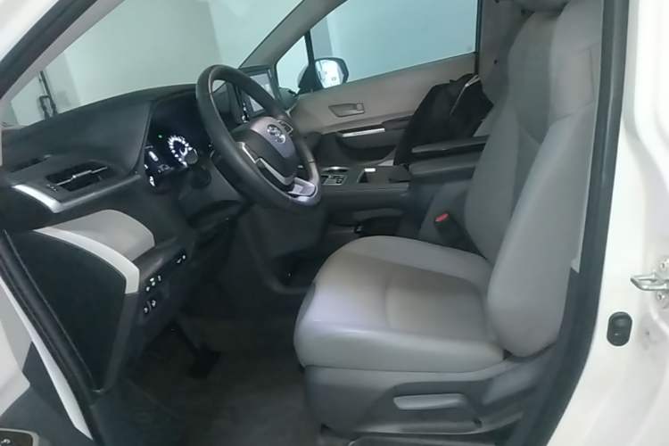 Used Toyota Granvia 2023 2.5L Hybrid Comfort Edition Left Front Seat