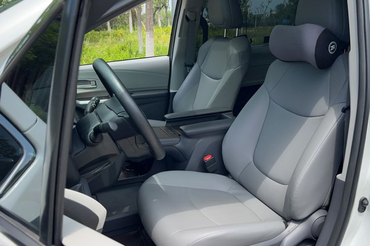 Used Toyota Granvia 2023 2.5L Hybrid Luxury Edition Left Front Seat