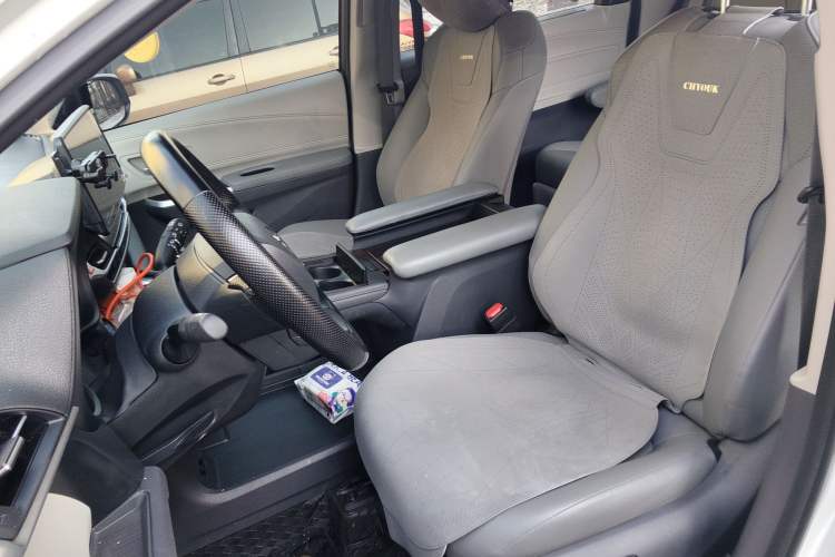 Used Toyota Granvia 2023 2.5L Hybrid Prestige PLUS Edition Left Front Seat