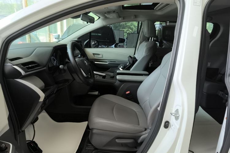 Used Toyota Granvia 2023 2.5L Hybrid Comfort Edition Left Front Seat