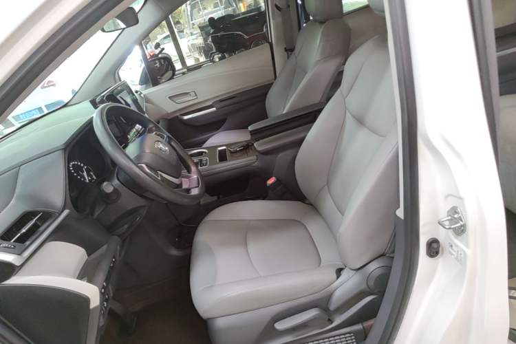 Used Toyota Granvia 2023 2.5L Hybrid Comfort Edition Left Front Seat