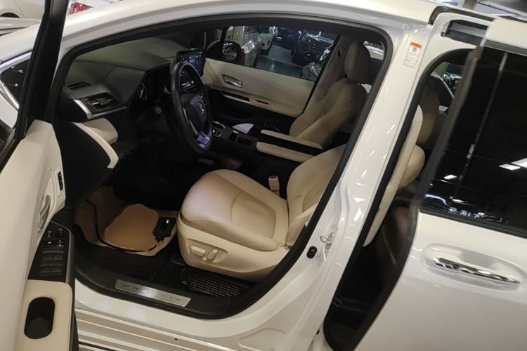 Used Toyota Granvia 2023 2.5L Hybrid Prestige PLUS Edition Left Front Seat