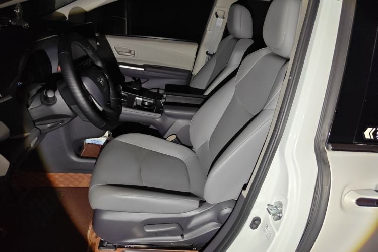 Used Toyota Granvia 2023 2.5L Hybrid Luxury Edition Left Front Seat