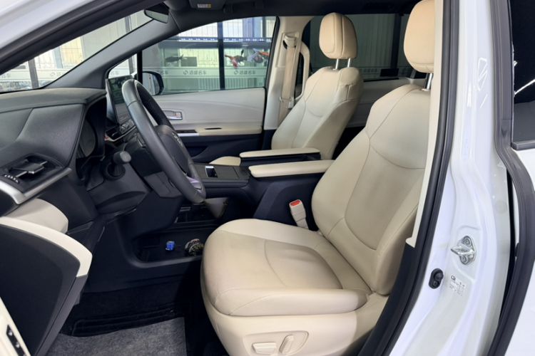 Used Toyota Granvia 2023 2.5L Hybrid Prestige PLUS Edition Left Front Seat