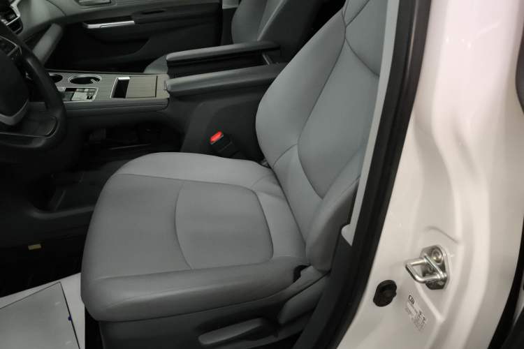 Used Toyota Granvia 2023 2.5L Hybrid Luxury Edition Left Front Seat