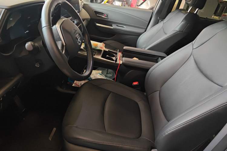 Used Toyota Granvia 2023 2.5L Hybrid Flagship VIP Edition Left Front Seat