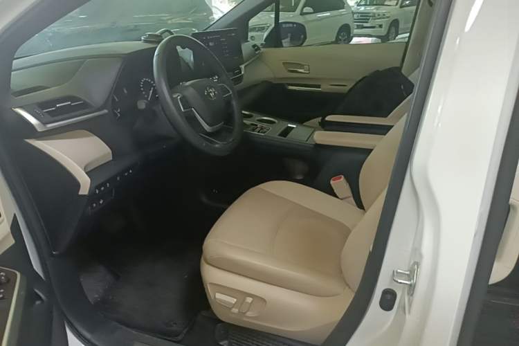 Used Toyota Granvia 2023 2.5L Hybrid Prestige PLUS Edition Left Front Seat