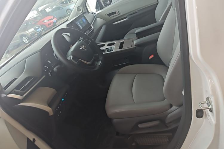 Used Toyota Granvia 2023 2.5L Hybrid Comfort Edition Left Front Seat