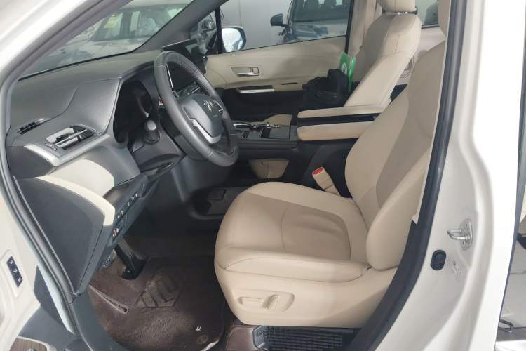 Used Toyota Granvia 2023 2.5L Hybrid Prestige PLUS Edition Left Front Seat
