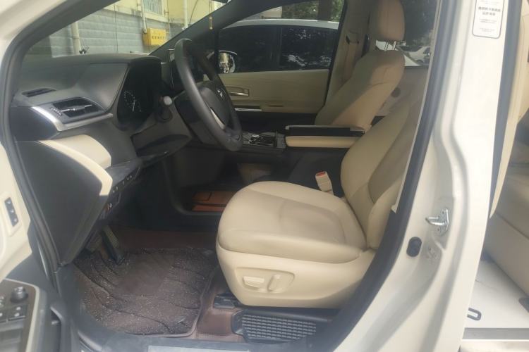 Used Toyota Granvia 2023 2.5L Hybrid Prestige PLUS Edition Left Front Seat