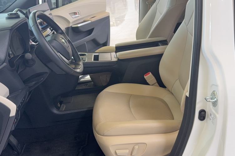 Used Toyota Granvia 2023 2.5L Hybrid Prestige PLUS Edition Left Front Seat