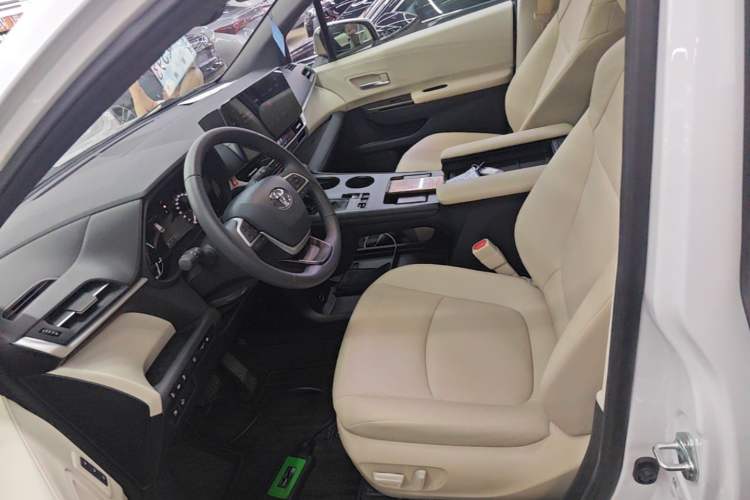 Used Toyota Granvia 2023 2.5L Hybrid Prestige PLUS Edition Left Front Seat