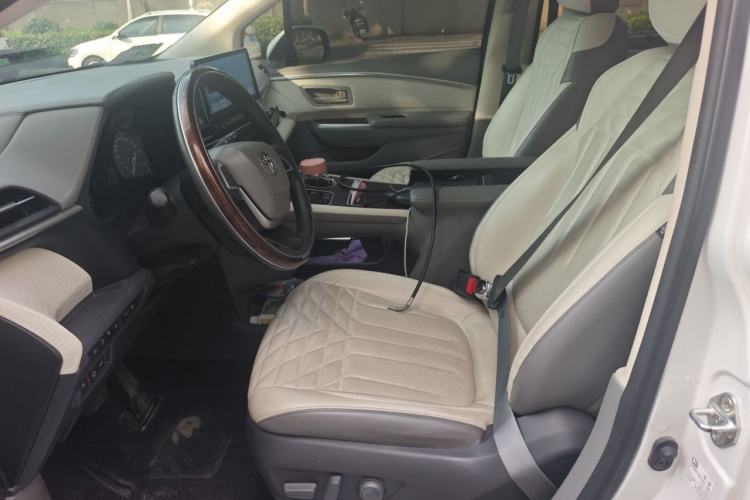 Used Toyota Granvia 2023 2.5L Hybrid Comfort Edition Left Front Seat