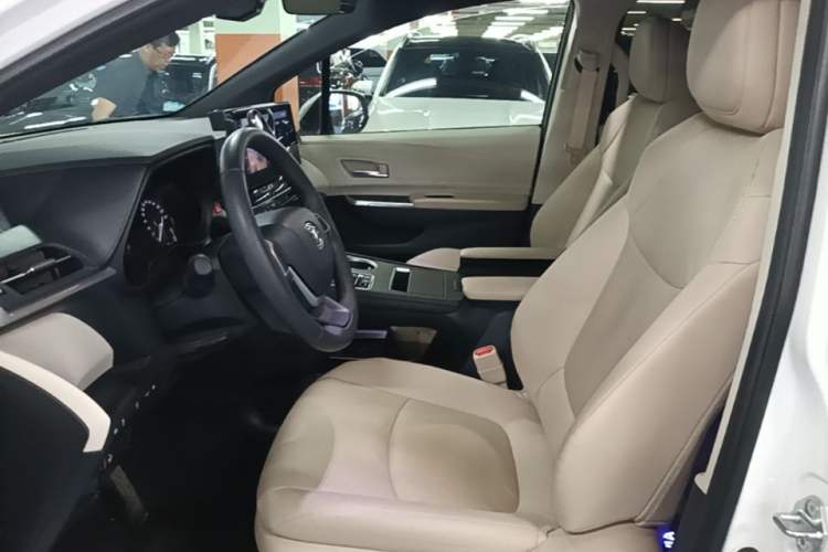 Used Toyota Granvia 2023 2.5L Hybrid Prestige PLUS Edition Left Front Seat