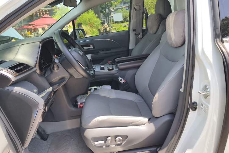 Used Toyota Granvia 2023 2.5L Hybrid Prestige Wellness PLUS Edition Left Front Seat