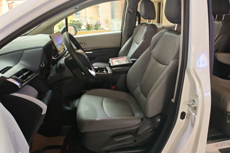 Used Toyota Granvia 2023 2.5L Hybrid Luxury Edition Left Front Seat