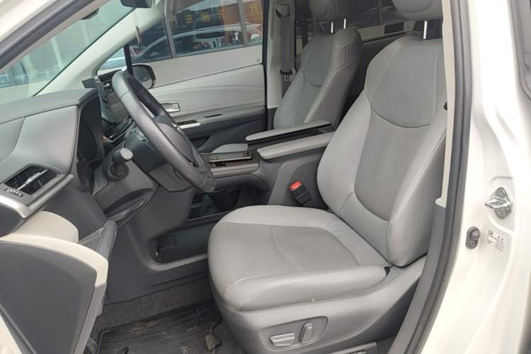 Used Toyota Granvia 2023 2.5L Hybrid Prestige PLUS Edition Left Front Seat