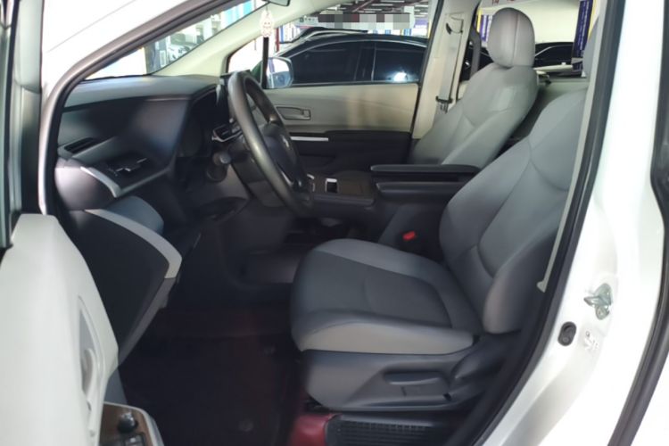 Used Toyota Granvia 2023 2.5L Hybrid Comfort Edition Left Front Seat