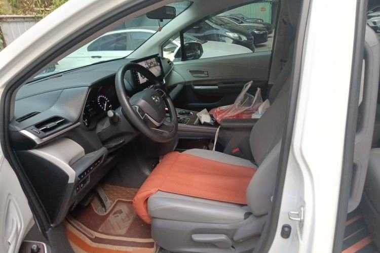 Used Toyota Granvia 2023 2.5L Hybrid Comfort Edition Left Front Seat